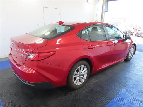 Used 2025 Toyota Camry LE FWD image 15