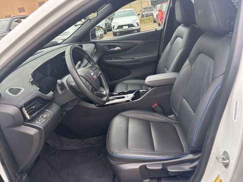 Used 2025 Buick Envista Sport Touring image 24