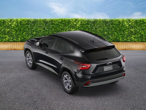 New 2026 Chevrolet Trax LT image 2