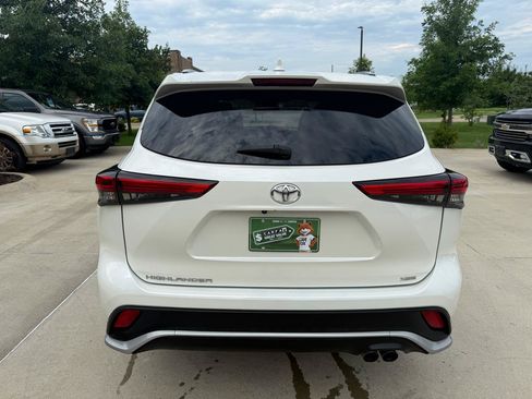 Used 2021 Toyota Highlander XSE FWD image 5
