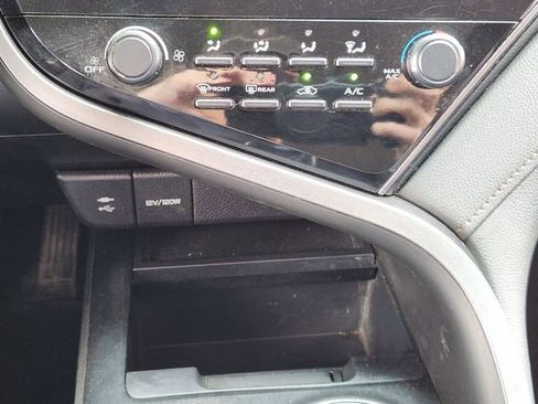 Used 2019 Toyota Camry LE image 18