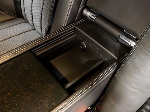 Used 2012 Bentley Mulsanne w/ Premiere Specification Pkg image 34