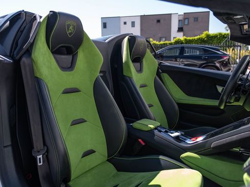 Used 2023 Lamborghini Huracan EVO image 21