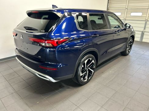 Used 2024 Mitsubishi Outlander SE AWD/4WD image 3