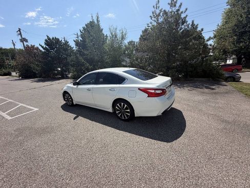 Used 2017 Nissan Altima 2.5 SV FWD image 2