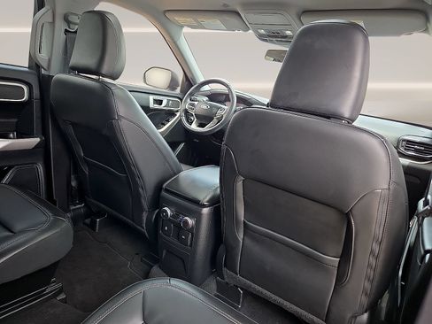 Used 2022 Ford Explorer XLT w/ Equipment Group 202A RWD image 12