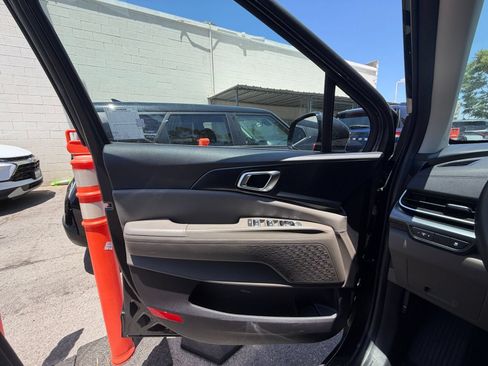 Used 2026 Kia Carnival FWD image 18