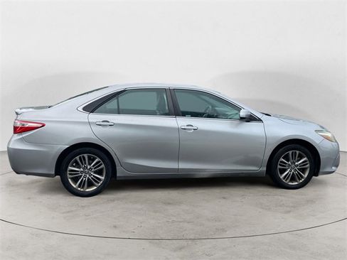 Used 2016 Toyota Camry SE image 7