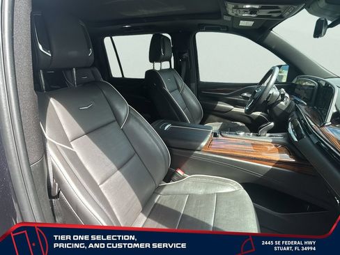 Used 2024 Cadillac Escalade ESV Premium Luxury AWD/4WD image 33