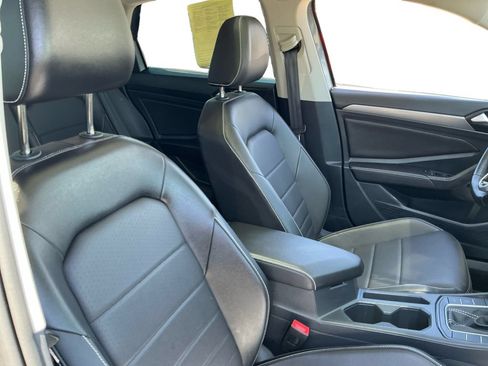 Used 2023 Volkswagen Jetta SE FWD image 17