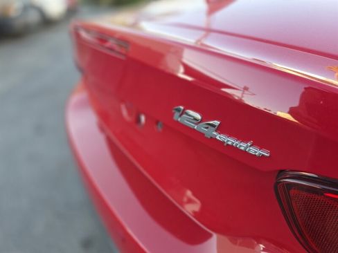 Used 2017 FIAT 124 Spider Lusso RWD image 18
