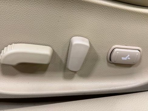 Used 2011 INFINITI G37 Sport w/ Premium Pkg image 18