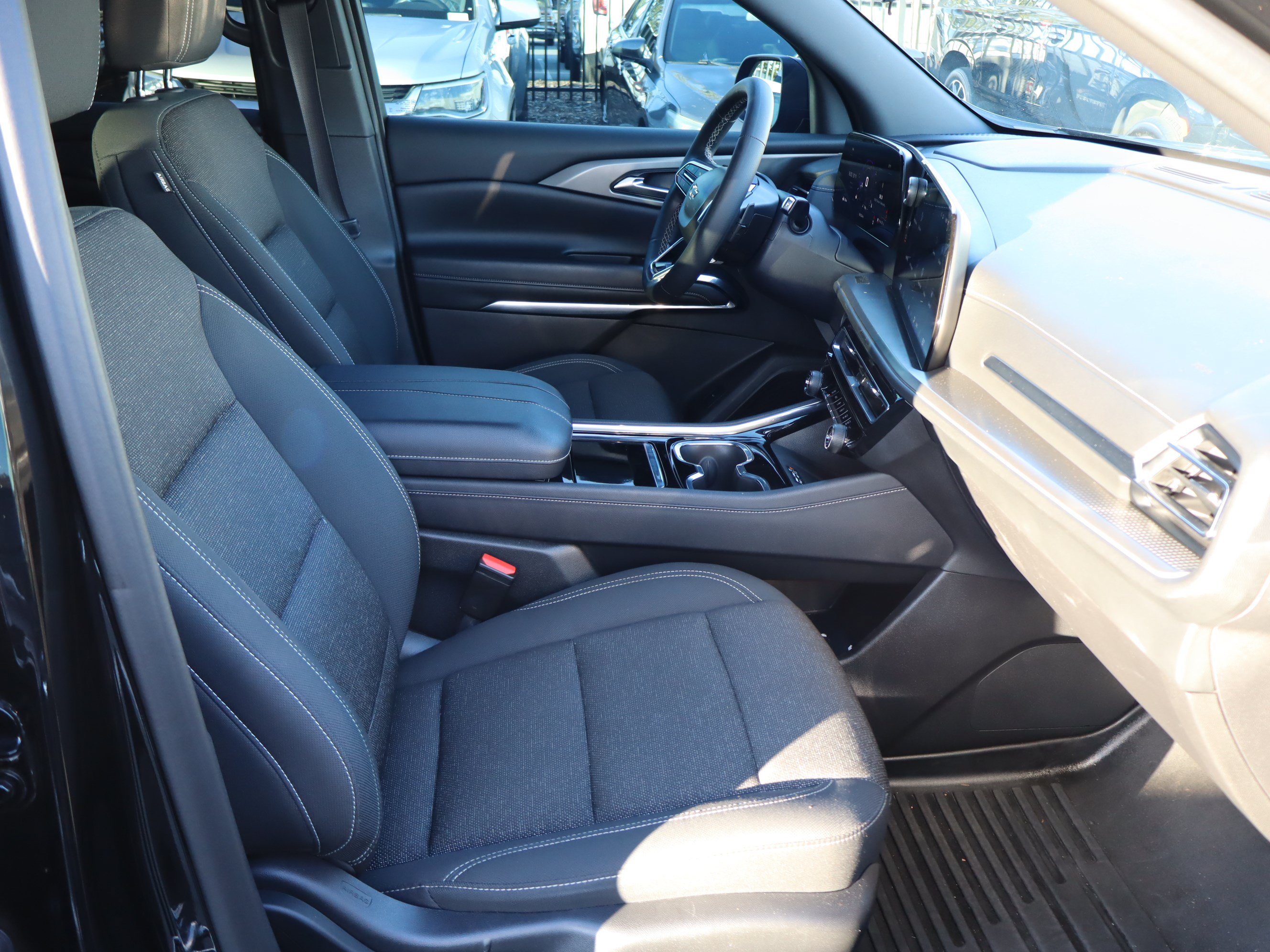 Used 2024 Chevrolet Traverse LT w/ Midnight/Sport Edition FWD image 38