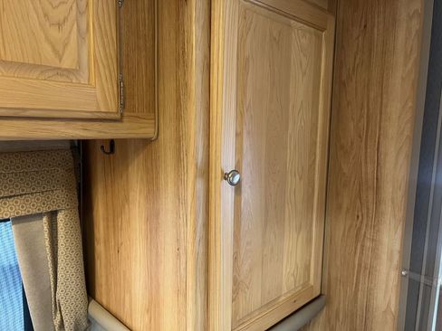 Used 2017 Ford E-450 and Econoline 450 Super Duty w/ Motorhome Prep Package RWD image 91