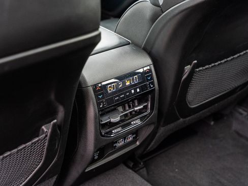 Used 2022 Jeep Grand Cherokee Overland w/ Luxury Tech Group IV AWD/4WD image 23