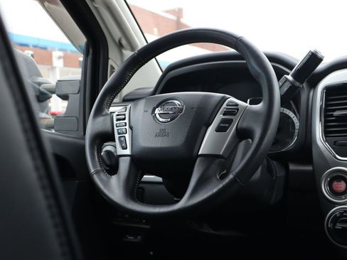 Used 2018 Nissan Titan PRO-4X image 43