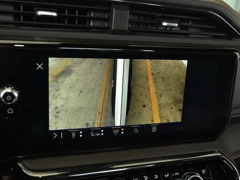 Used 2024 GMC Sierra 2500 AT4 image 55