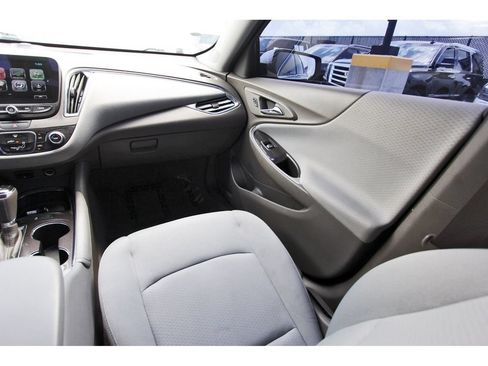 Used 2017 Chevrolet Malibu LT FWD image 10