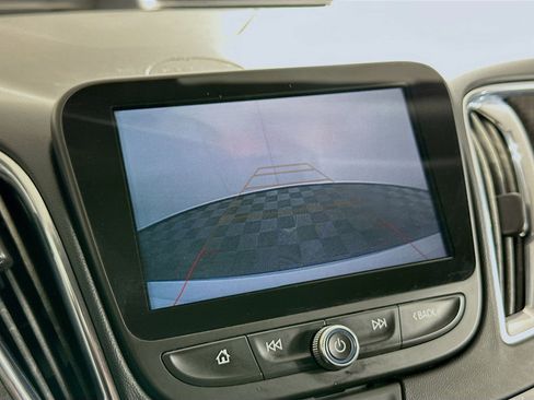 Used 2018 Chevrolet Malibu LT image 21