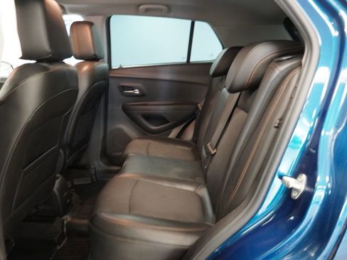 Used 2019 Chevrolet Trax LT w/ LT Convenience Package FWD image 25