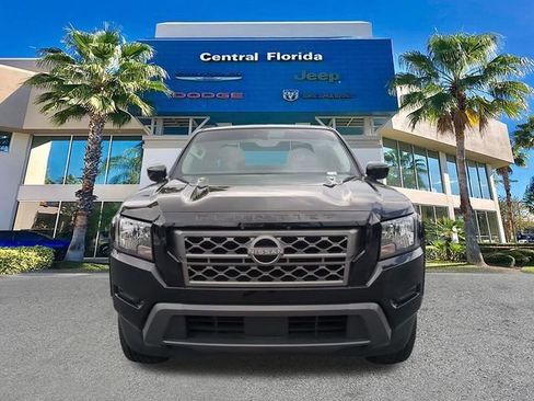 Used 2024 Nissan Frontier SV RWD image 3