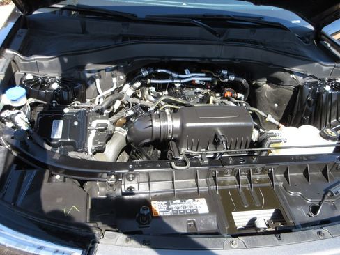 Used 2021 Ford Explorer XLT w/ Equipment Group 202A RWD image 29