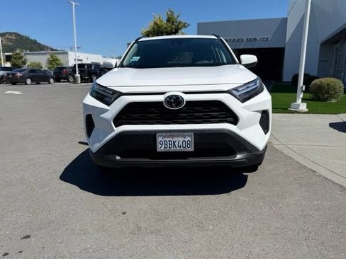 Used 2022 Toyota RAV4 XLE w/ Convenience Package FWD image 2
