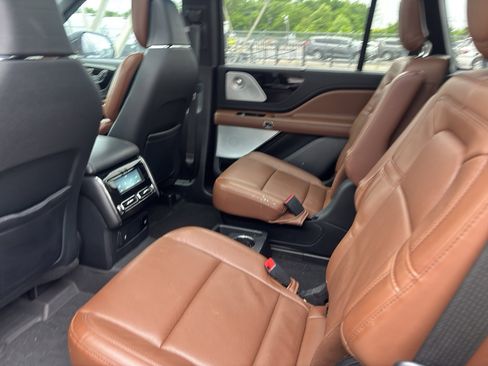 Used 2020 Lincoln Aviator Reserve w/ Equipment Group 201A AWD/4WD image 3