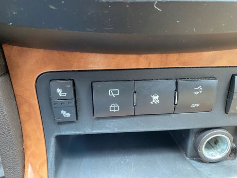 Used 2010 Buick Enclave CXL image 26