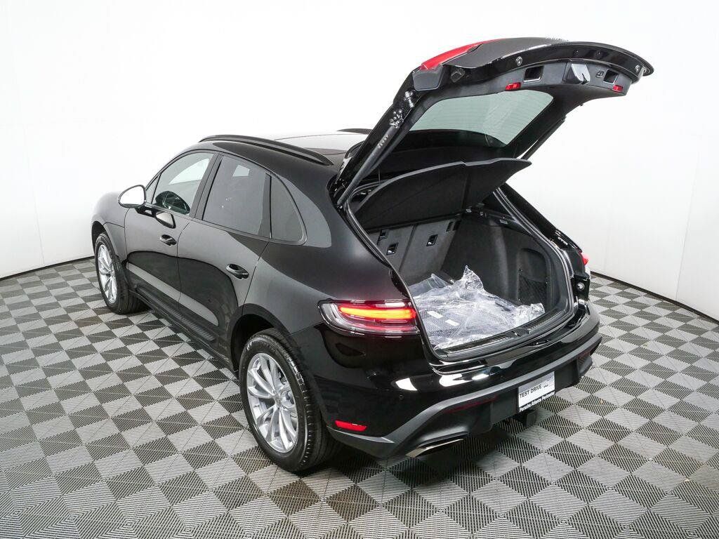 Certified 2026 Porsche Macan AWD/4WD image 33