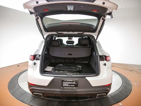 Certified 2024 Porsche Cayenne AWD/4WD image 30