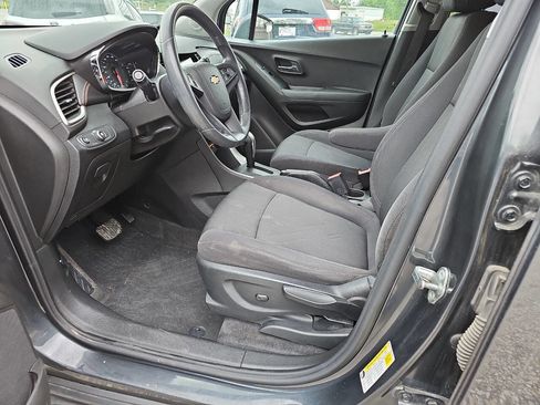 Used 2017 Chevrolet Trax LT w/ LPO, Protection Package AWD/4WD image 9