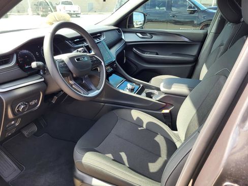 New 2025 Jeep Grand Cherokee L Laredo image 15