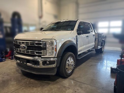 Used 2025 Ford F550 4x4 Crew Cab Super Duty w/ XL Chrome Package image 4