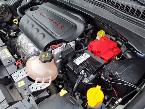 Used 2020 Jeep Renegade Latitude w/ Cold Weather Group image 29