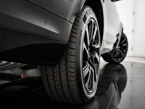 Used 2023 Land Rover Discovery S R-Dynamic image 52