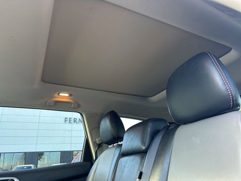 Used 2020 Nissan Pathfinder SL image 16