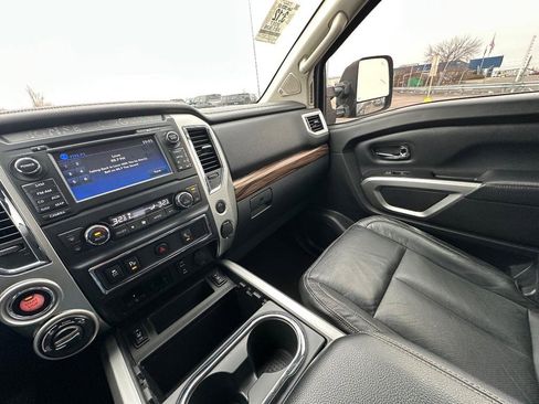 Used 2017 Nissan Titan SL image 17
