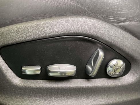 Used 2021 Porsche Cayenne Coupe image 17