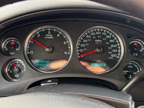 Used 2011 Chevrolet Suburban 2500 image 29