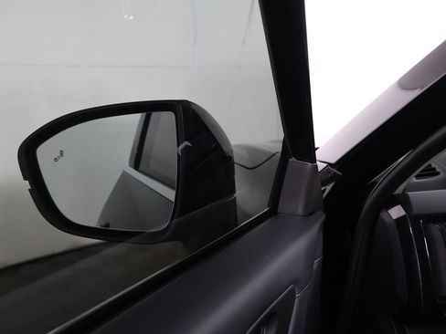 Used 2024 Nissan Pathfinder S image 34