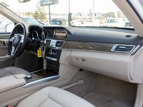 Used 2014 Mercedes-Benz E 350 4MATIC Sedan image 21