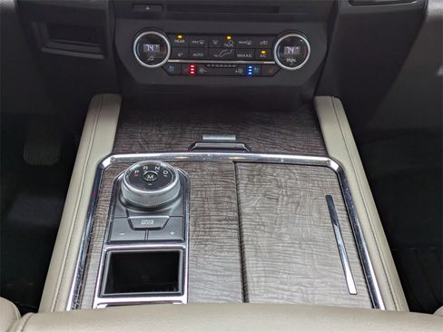 Used 2018 Ford Expedition Limited image 15