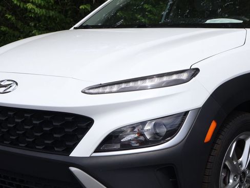 Used 2023 Hyundai Kona SEL AWD/4WD image 3