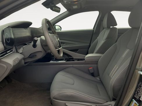 Used 2025 Hyundai Elantra SEL FWD image 9