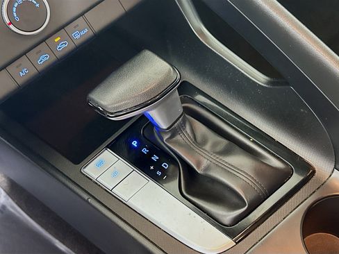 Used 2024 Hyundai Elantra SE image 20