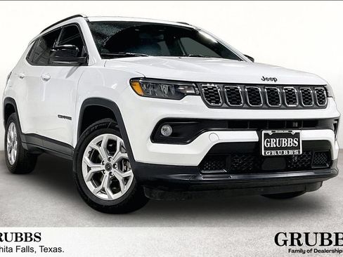 Used 2025 Jeep Compass Latitude AWD/4WD image 1