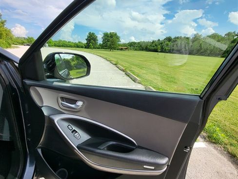Used 2017 Hyundai Santa Fe SE FWD image 27
