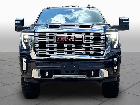 Used 2024 GMC Sierra 2500 Denali w/ Denali Reserve Package AWD/4WD image 3