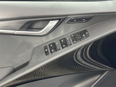 Used 2023 Kia Niro SX image 27